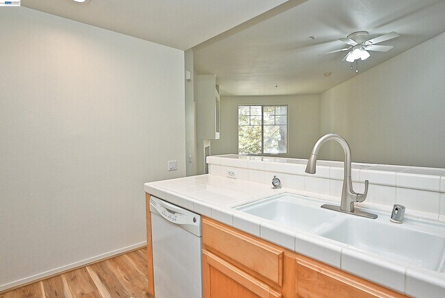 Building Photo - 280 Caldecott Ln