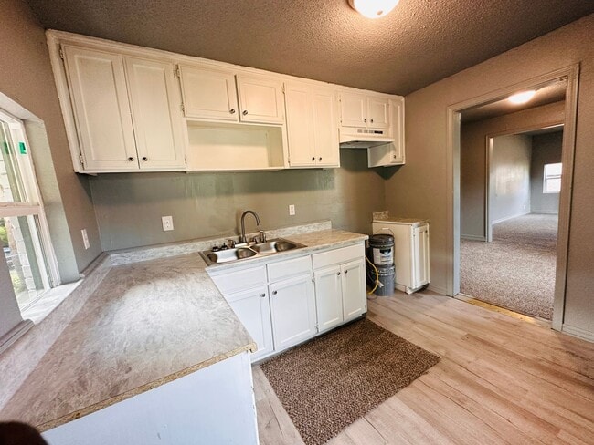Building Photo - Charming 3 Bed home for lease!