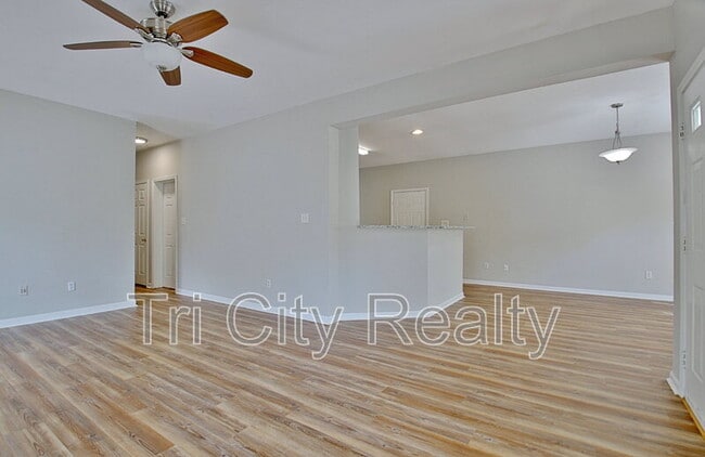 Building Photo - 109 St Albans Way