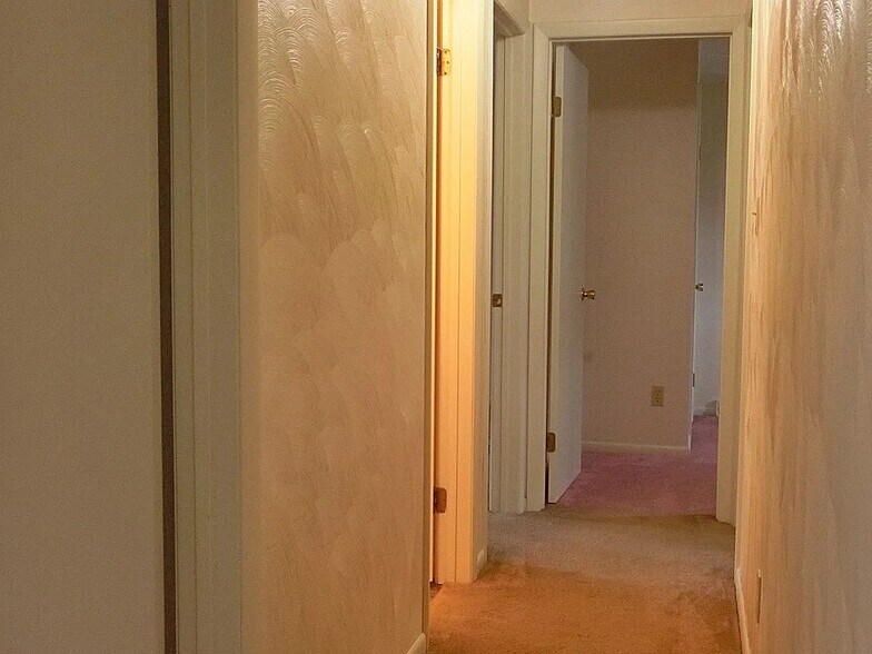 Building Photo - 1230 Ben Avon St