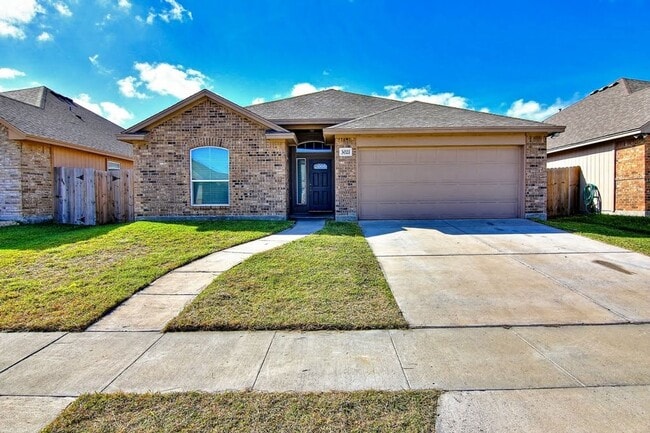 Building Photo - 3021 Cantabria St