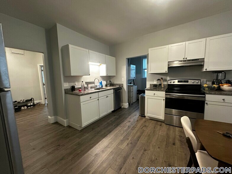 Building Photo - 108 Callender St