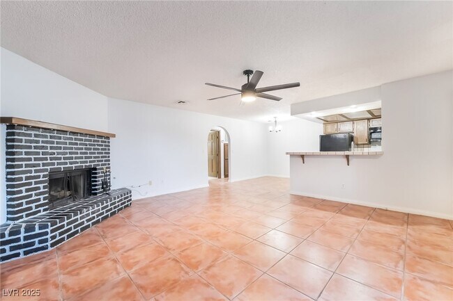 Building Photo - 1418 Santa Margarita St