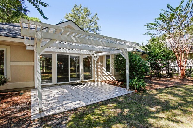 Building Photo - 173 Sumter Square