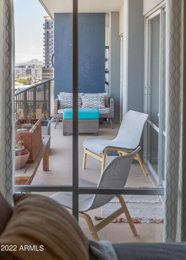 Building Photo - 805 4th Ave