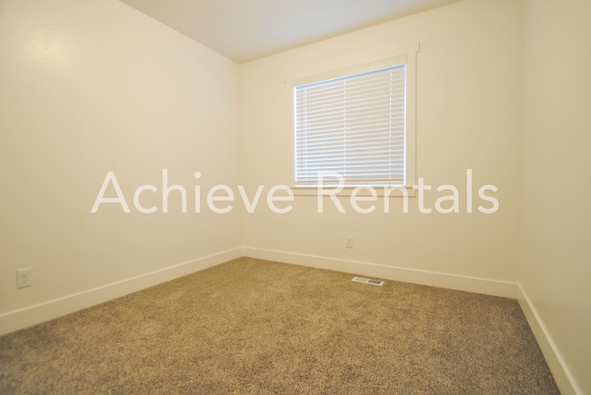 Building Photo - 482 N 2650 W
