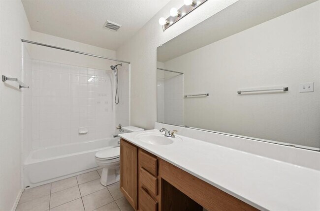 Building Photo - 11140 Currin Ln