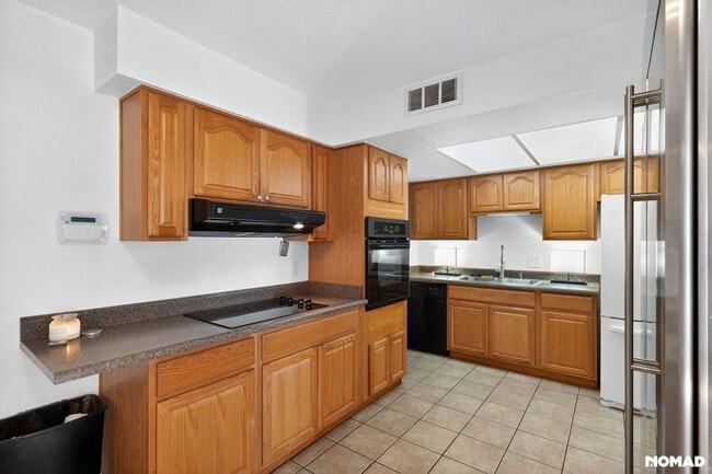 Building Photo - 3029 W Shaw Butte Dr