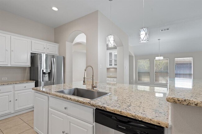 Building Photo - 19604 Moorlynch Ave