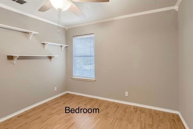 Building Photo - 518 Pecos Cir