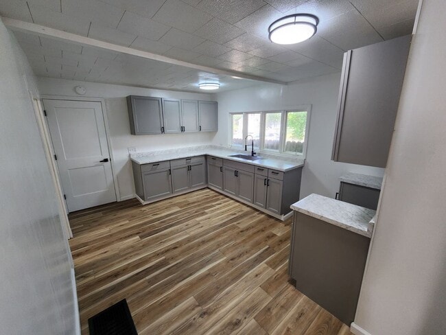 Building Photo - “Shawnee Home” Fully Remodeled - 2Bed/1Bat...