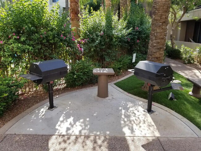 Building Photo - Stunning 2-bedroom 2 bath