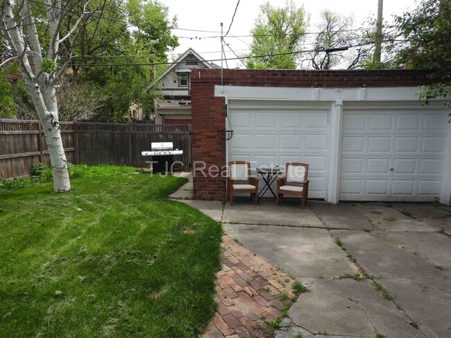 Building Photo - 2322 Cherry St