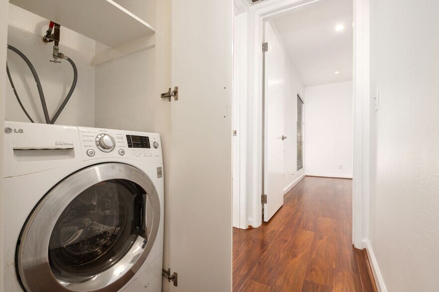 Building Photo - 4732 Park Granada