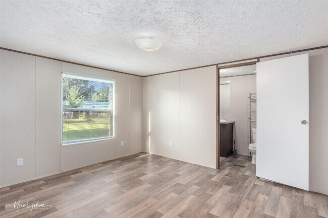 Building Photo - "Charming 3-Bedroom Home with 2 Full Baths in Prime Bossier City Location!"