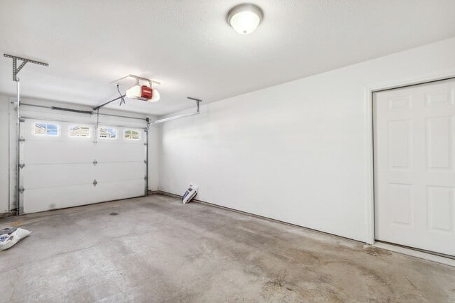 Building Photo - Adorable 3 bedroom. 2.5 bathTownhome in Columbia Falls