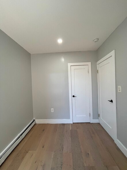 Building Photo - 326 Avenue E