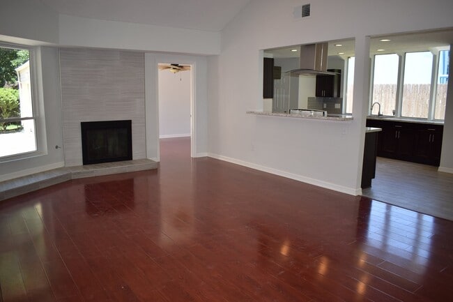 Building Photo - 15807 Mill Hollow Dr