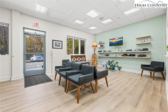 Building Photo - 610 State Farm Rd