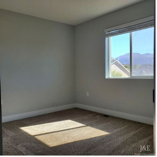 Building Photo - 537 W 2150 N