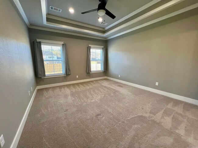 Building Photo - 9741 Meadow Creek Dr