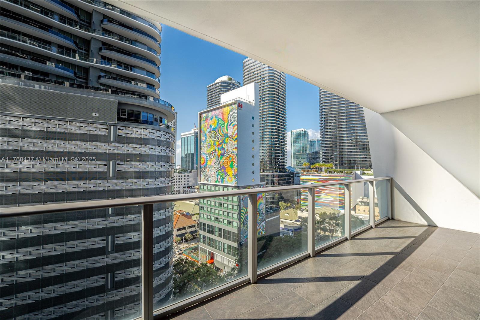 Building Photo - 1010 Brickell Ave