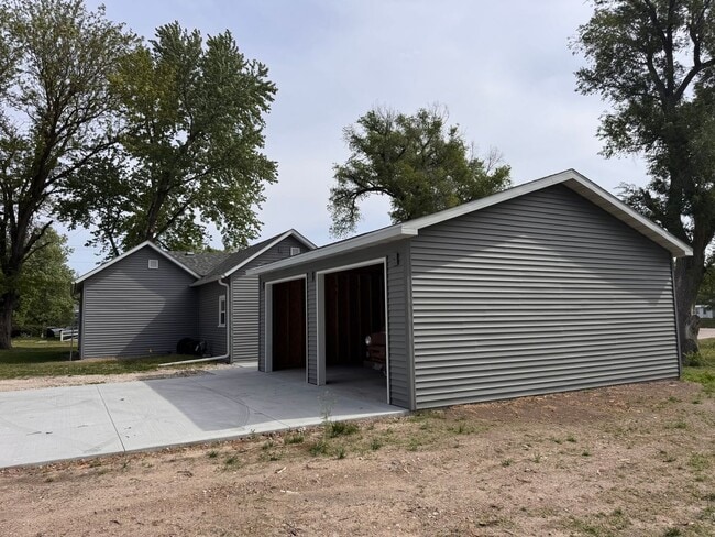 Building Photo - 2 bedroom house