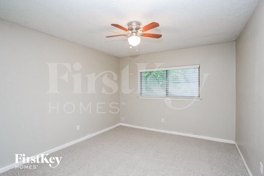 Building Photo - 17927 Lake Manor Dr