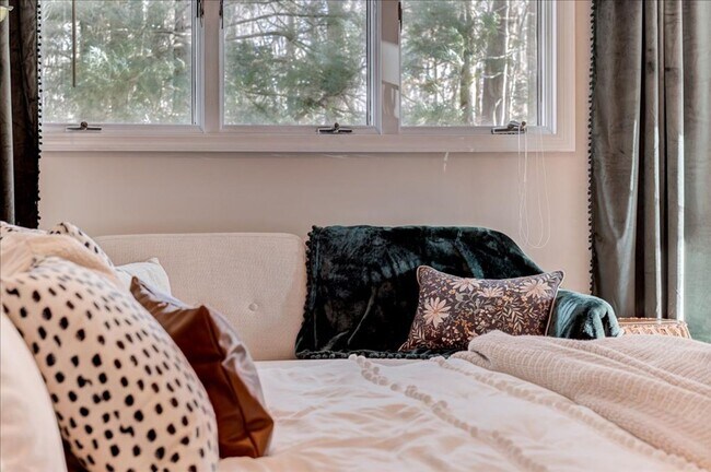 Building Photo - 441 Burlingham Rd