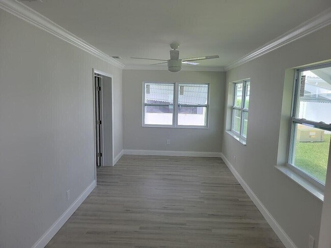 Building Photo - 1915 SW 17th St