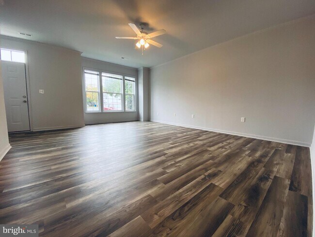 Building Photo - 5147 Mallards Landing Dr