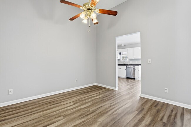 Building Photo - 10 Chamois Ct