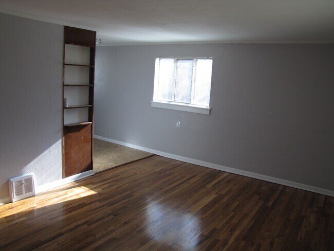 Building Photo - 4010 Jay Street, Unit 4010