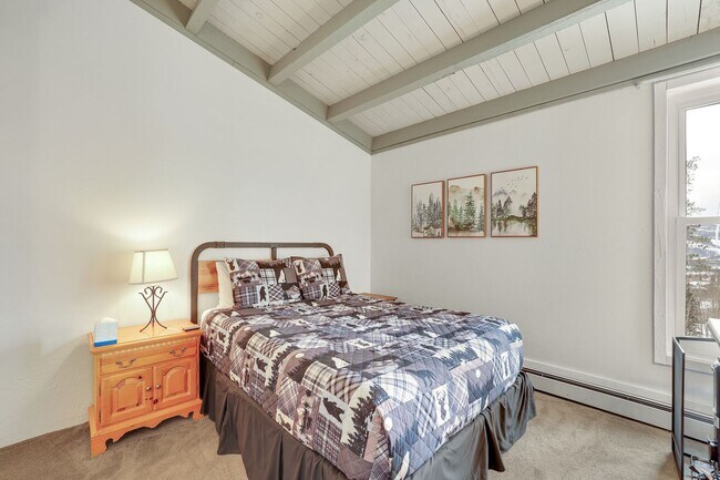 Building Photo - FREE MONTH RENT w/ 1 Year Lease - 3rd floo...