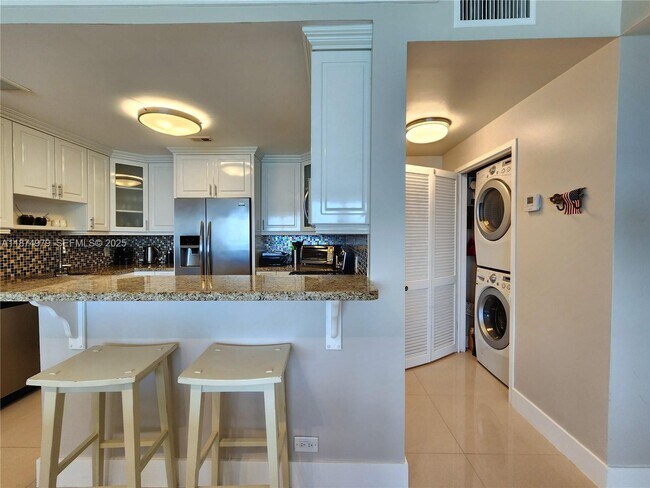 Building Photo - 3505 S Ocean Dr