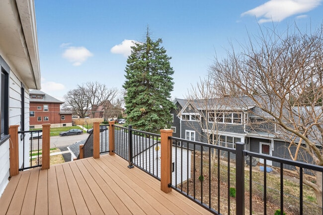 Building Photo - 305 W Exchange St