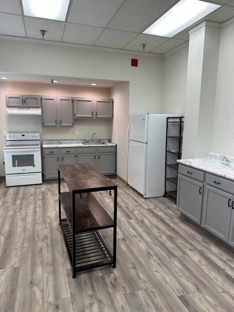 Building Photo - 225 E High St