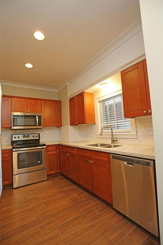 Building Photo - 614 W Alabama St