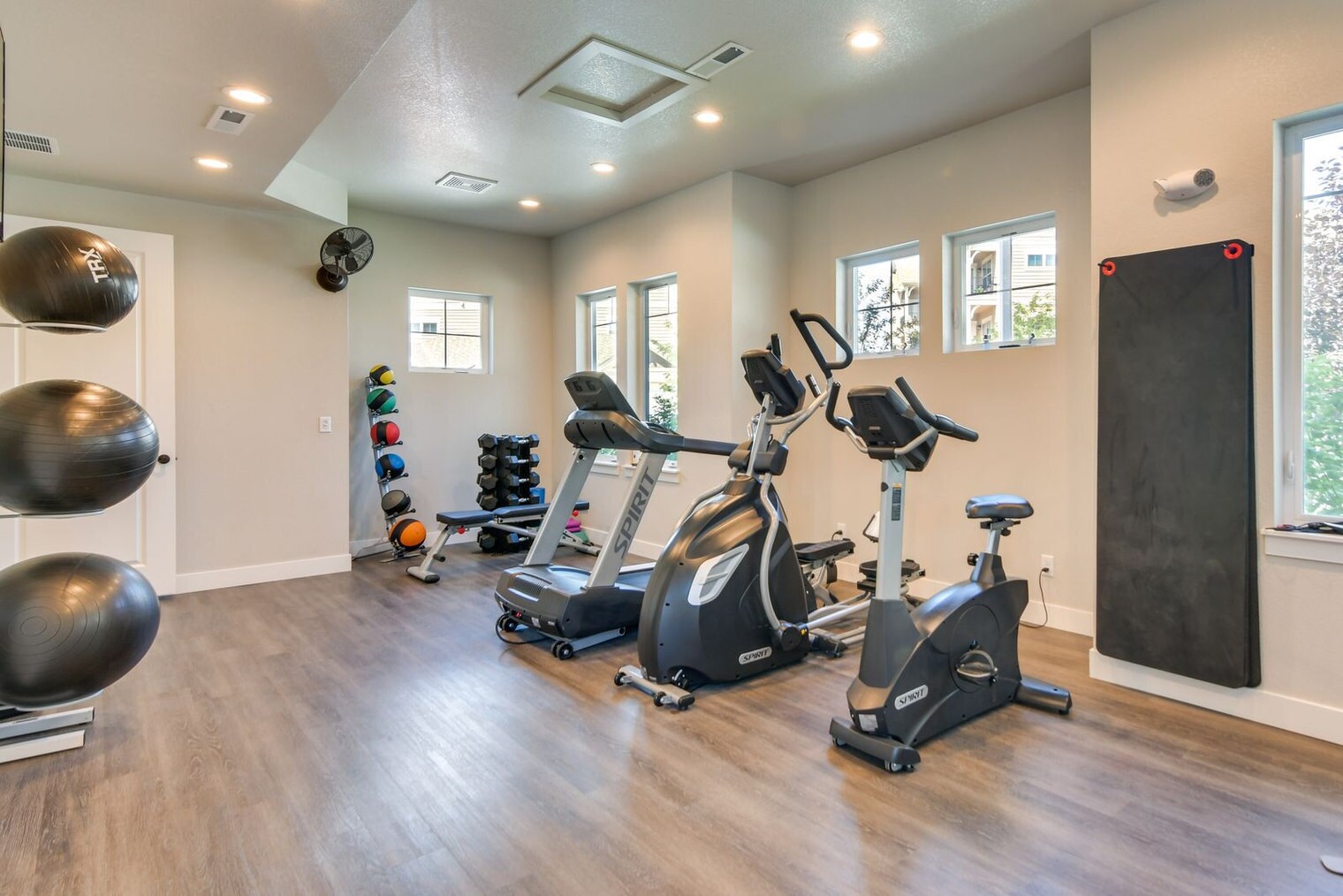 Building Photo - 4642 Hahns Peak Dr