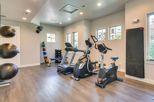 Building Photo - 4642 Hahns Peak Dr