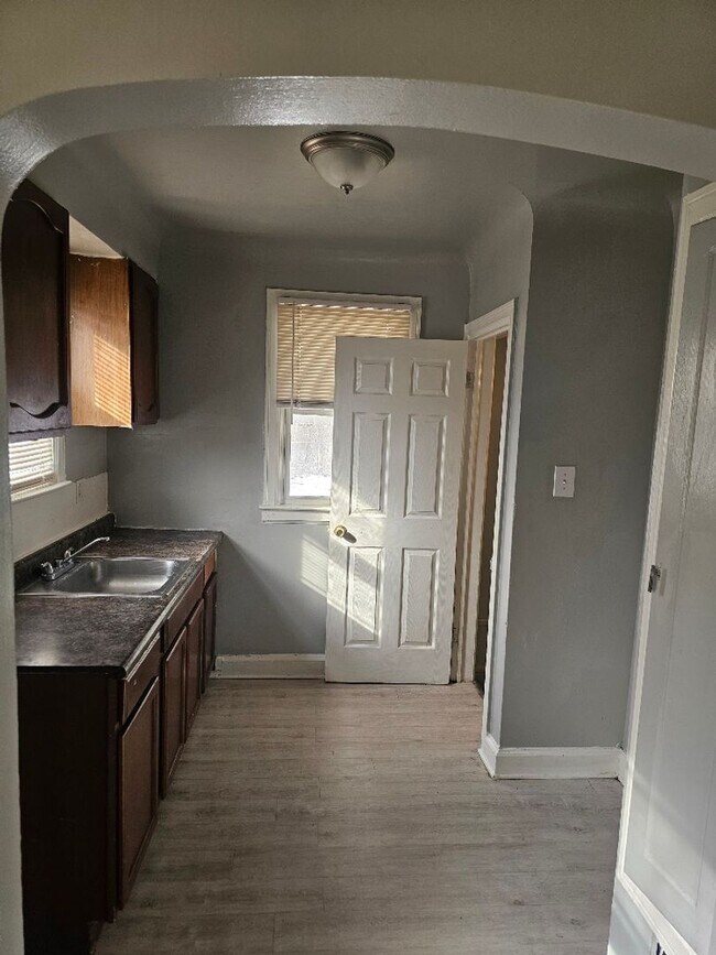 Building Photo - 16505 Stansbury-3 BED AND 1 BATH FOR RENT(w/ bonus room)