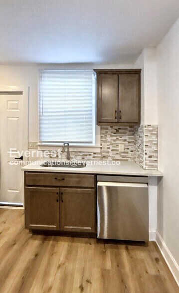 Building Photo - 1442 Hamlet St