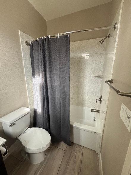 Building Photo - 1580 Bleecker St