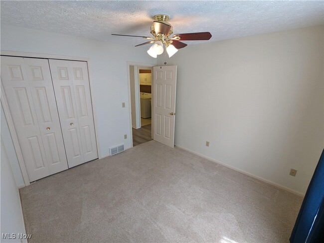 Building Photo - 1417 Hollow Wood Ln