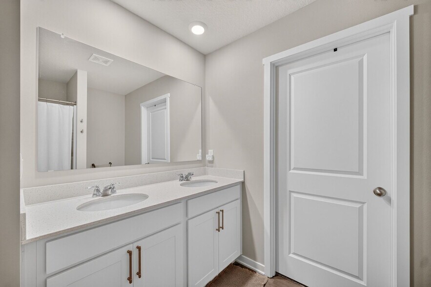 primary bathroom with large walk in closet - 1080 Bel Aire Ct