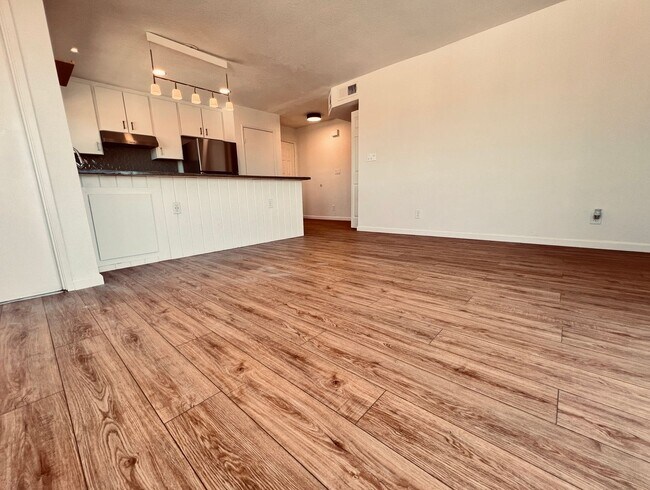 Building Photo - Beautifully Upgraded 2 Bedroom Apartment For Rent!