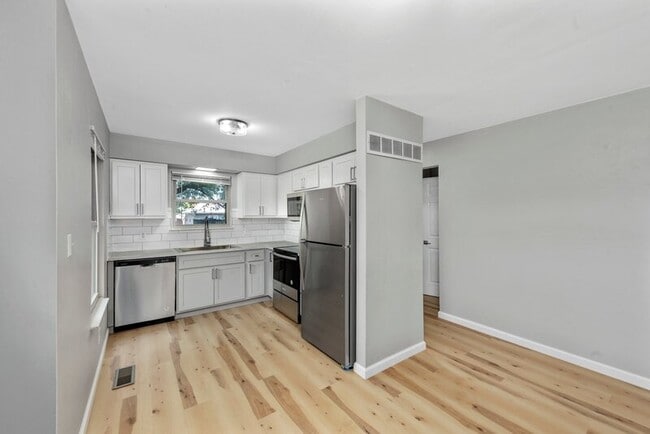 Building Photo - 1005 N Keebler Ave