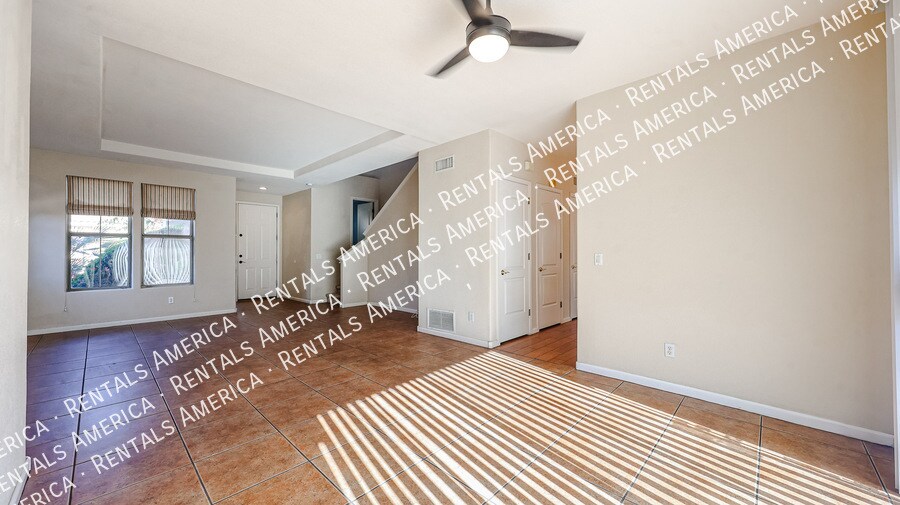 Building Photo - 13601 W Cypress St