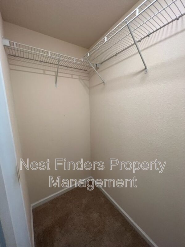 Building Photo - 726 Servia Dr