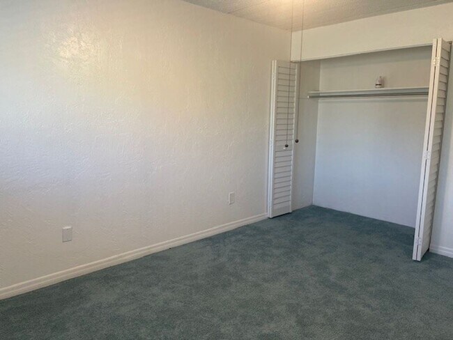 Building Photo - 2 Bedroom Coastal Convenience